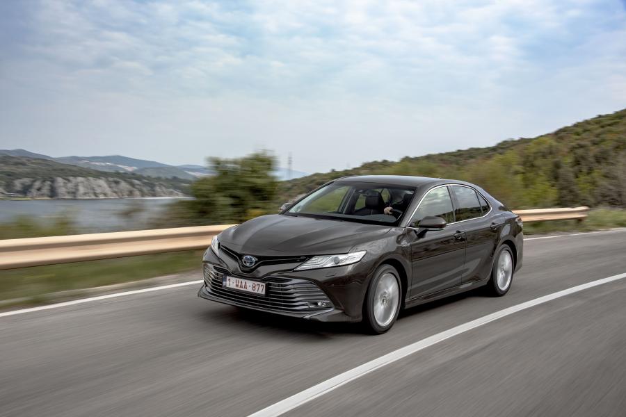  Toyota Camry Hybrid 2019 года  (EU) (фото 31 из 45)